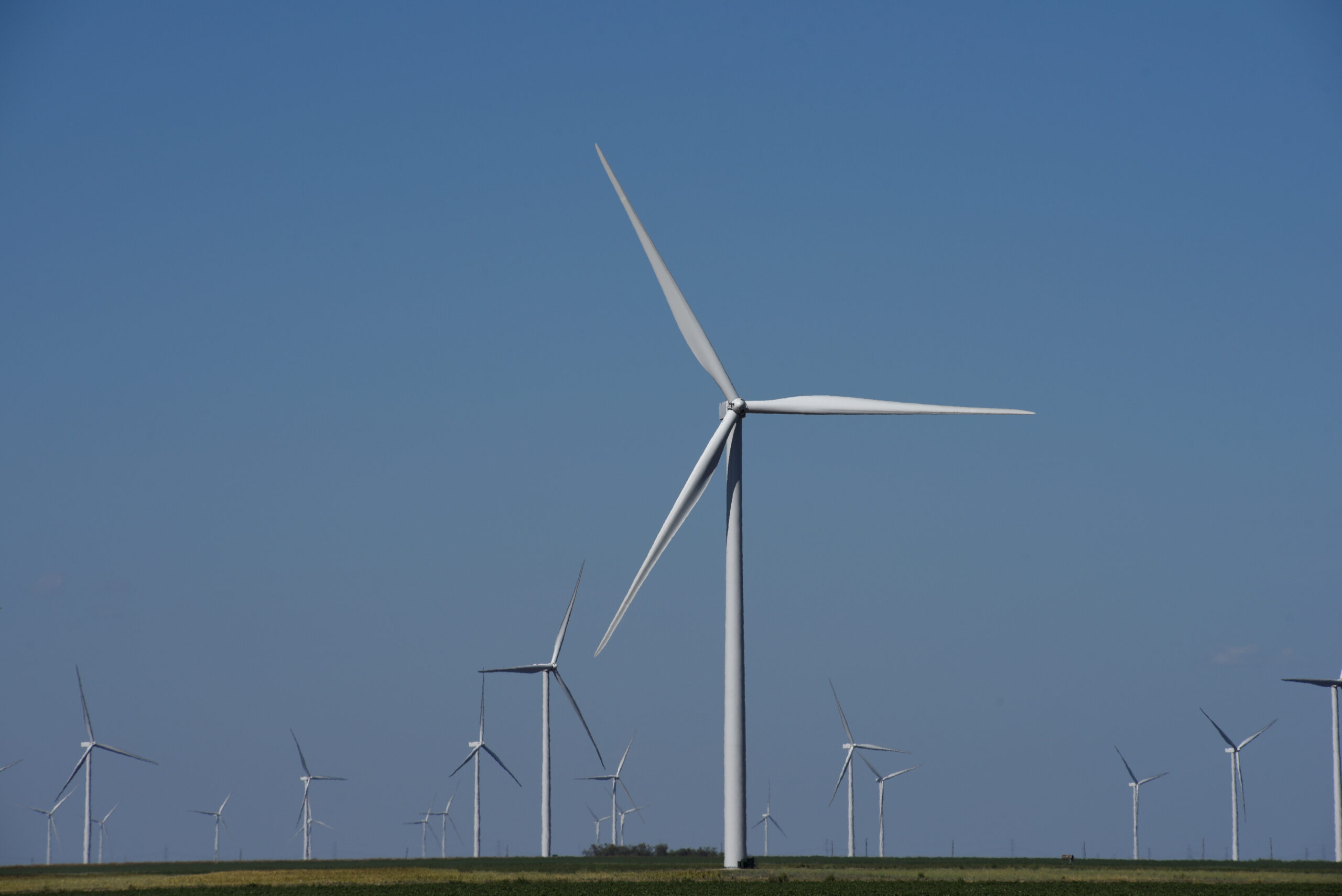 US senators hit deal on energy project permitting bill, vote seen after November